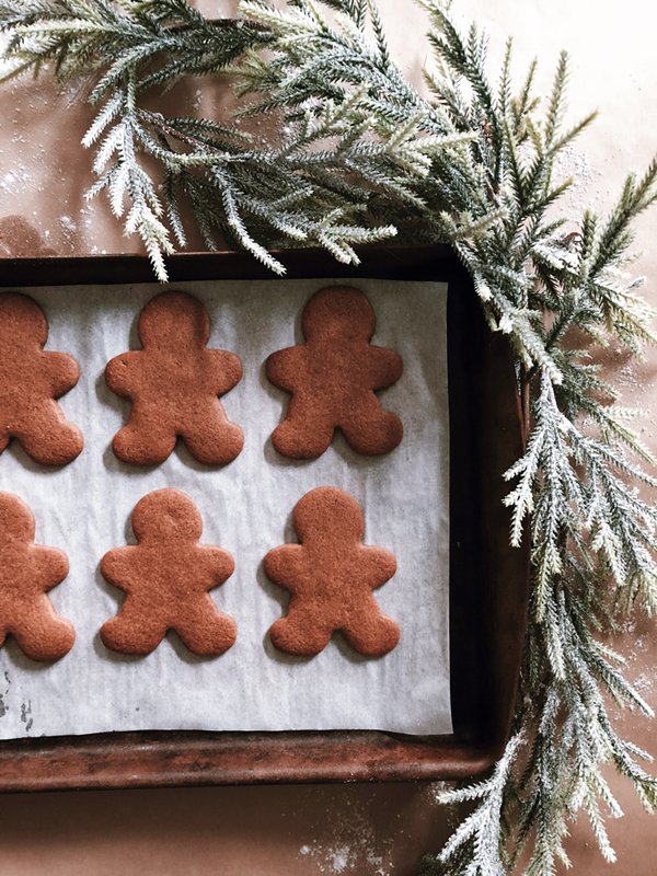 strawbridge_b's tweet photo. Simple + Delicious Gingerbread Cookies #holidaybaking #christmas #gingerbreadcookies #christmascookies #christmasbaking https://t.co/1a9RSbX5Gb https://t.co/HxJ3lY1BRJ