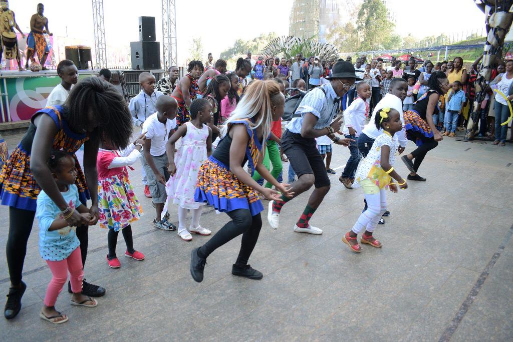 Bhingywilliez_'s tweet photo. Shop at @TwoRivers_KE
And get to be entertained by Live Band &amp; FBI Dancers this is one of the best Experience Ever 🌲🌲🌲🌲🌲
#Tworivers12daysOfXmas https://t.co/l7QCkz2AmI