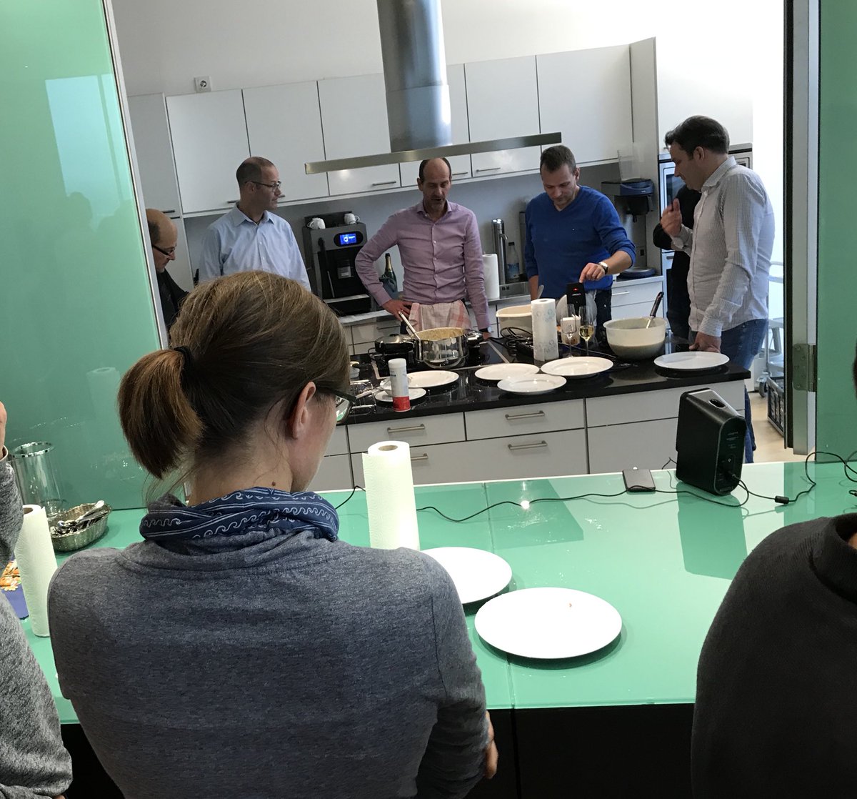 JenniferHopp_'s tweet photo. In der Waffelbäckerei @zeb_consulting #schmecktsomancheleckerei #happyXmas https://t.co/Jr2j7eia6Z