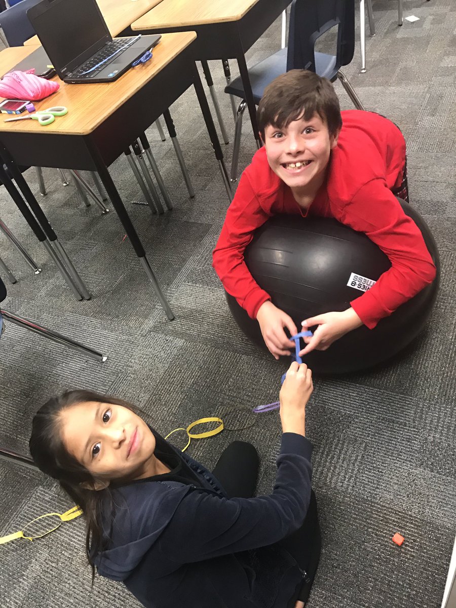 s_young2012's tweet photo. Longest chain wins! #teamwork #austinblueroos https://t.co/cOTUgVOlY7