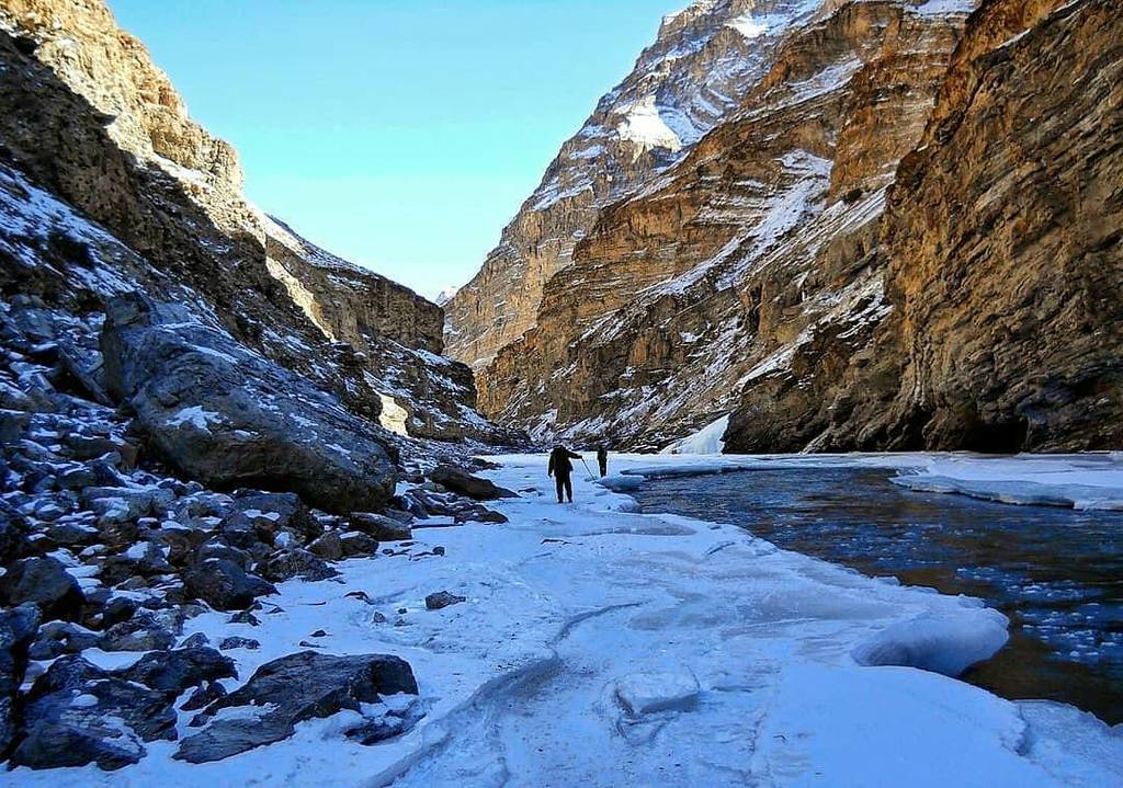 PlanetLadakh's tweet photo. If you can ignore the tricky footing, the unpredictable weather and the chilling cold you will be rewarded with incredible views of what has to be one of the most beautiful and majestic treks in the Himalayas.
Credit to @xsivlychilly
#chadartrek #zanska… https://t.co/i2GuZriFyC https://t.co/UFz9dOhETV