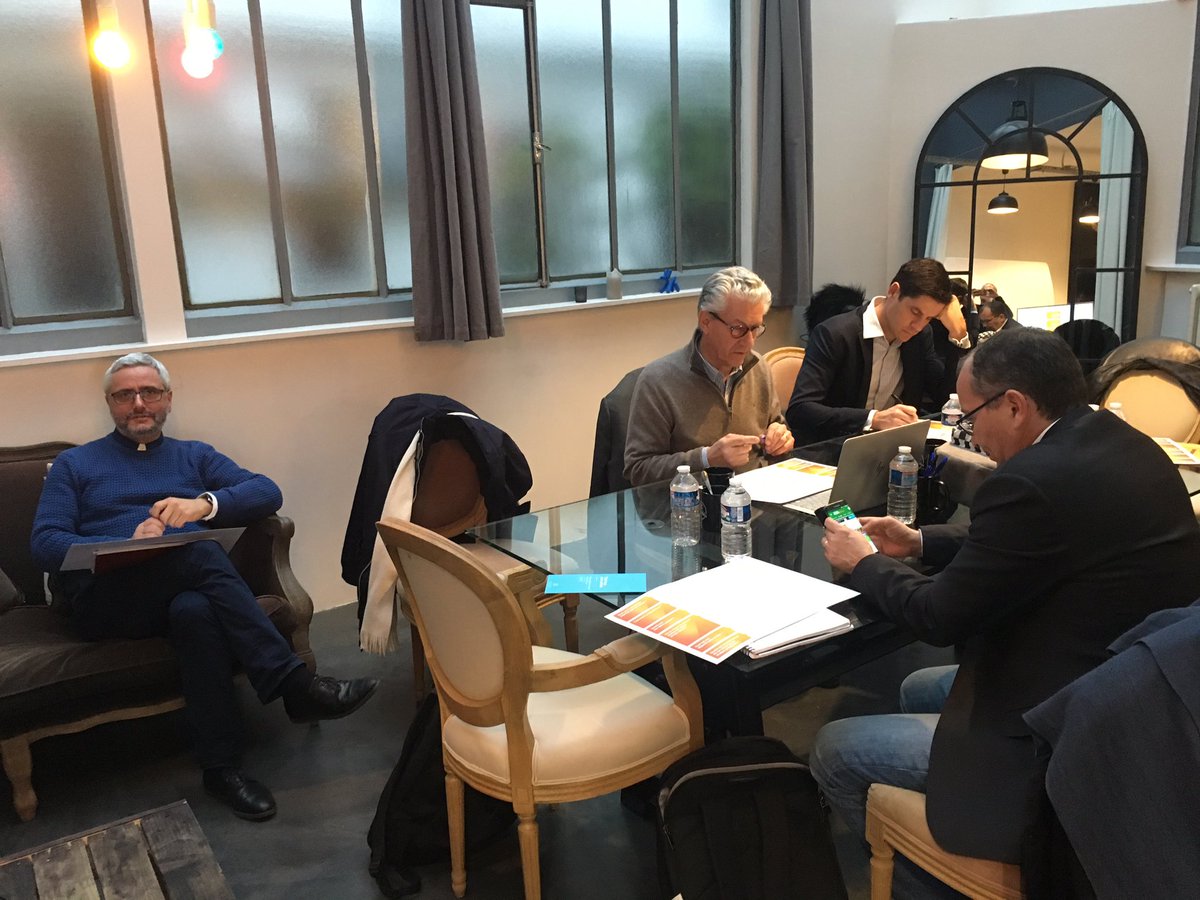 MarineJouet's tweet photo. #ProgrammeAir : Ambiance studieuse cet après-midi pour les #startups qui participent à l'atelier @teamwhyers @julienmasson - @ProgrammeAIR https://t.co/ecinuipLxE