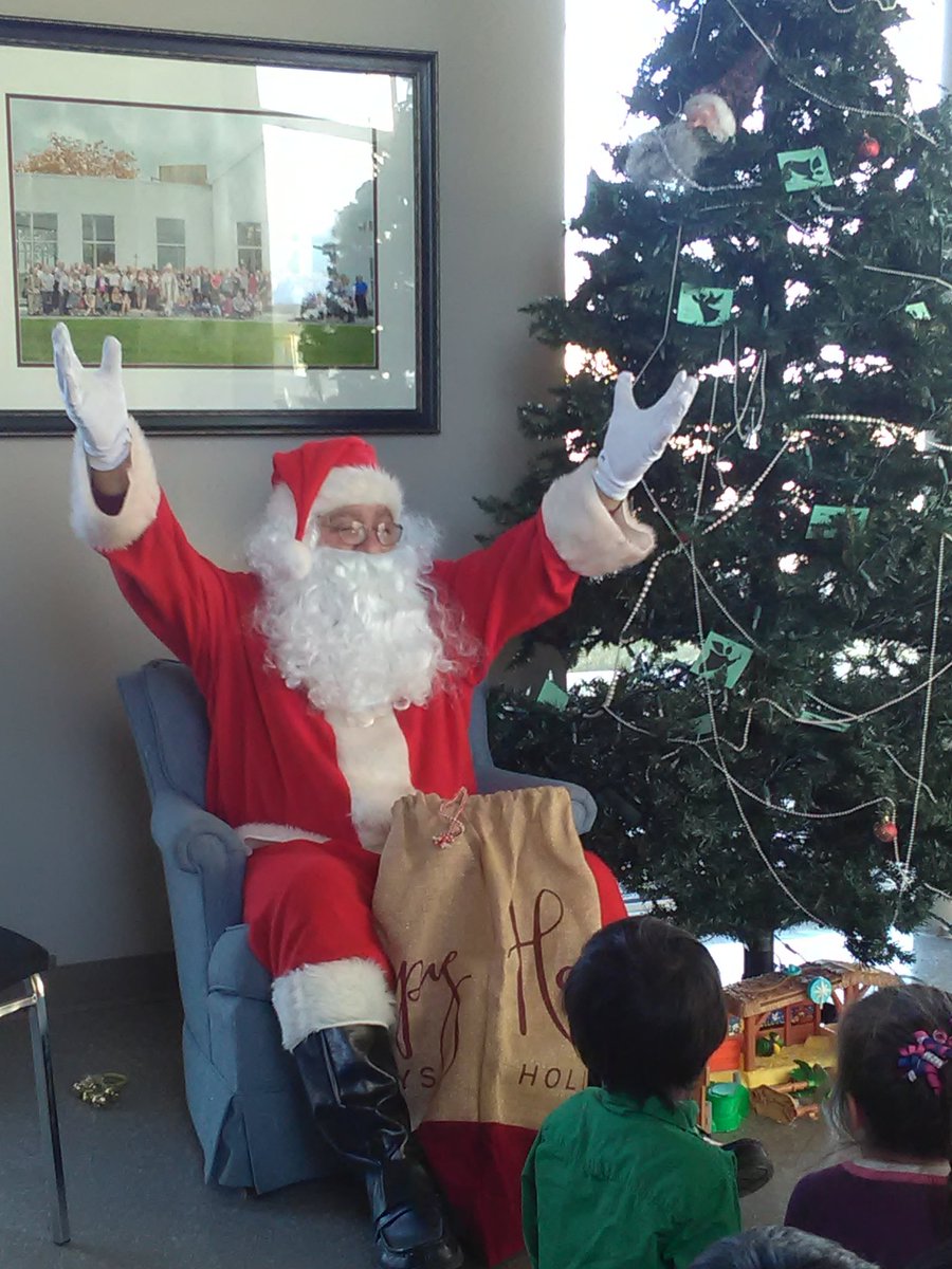 KathleenCS1's tweet photo. Santa!!!   #lovemyjob https://t.co/iwEVvSIZtM