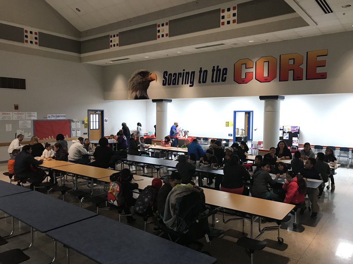 MrsJewelee's tweet photo. Sunny Heights Posada building relationships and sharing memories that will last a lifetime! @sunnyheightsele @msdwarren #WarrenMatters #ellchat_Snaps https://t.co/X8yU9SolPB