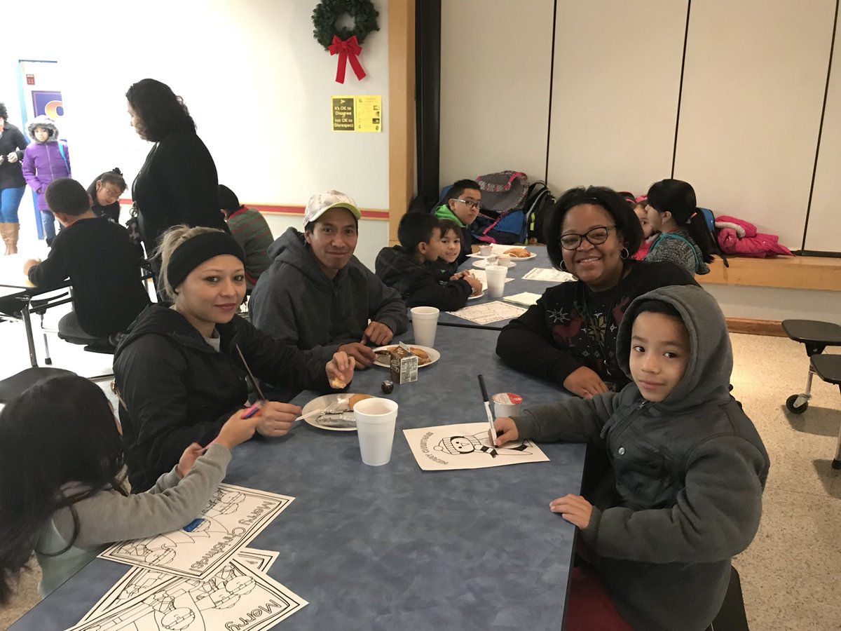 MrsJewelee's tweet photo. Sunny Heights Posada building relationships and sharing memories that will last a lifetime! @sunnyheightsele @msdwarren #WarrenMatters #ellchat_Snaps https://t.co/X8yU9SolPB