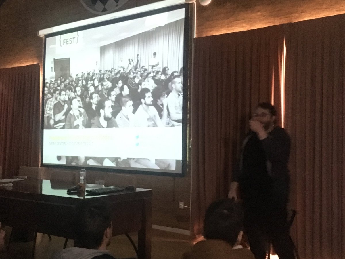 mj_benitez's tweet photo. Continuamos en el #HeadingToCodeFEST con @MarcosGinel y la programación funcional con @nodejs @everisCodeFEST https://t.co/uVXf1V9bM6