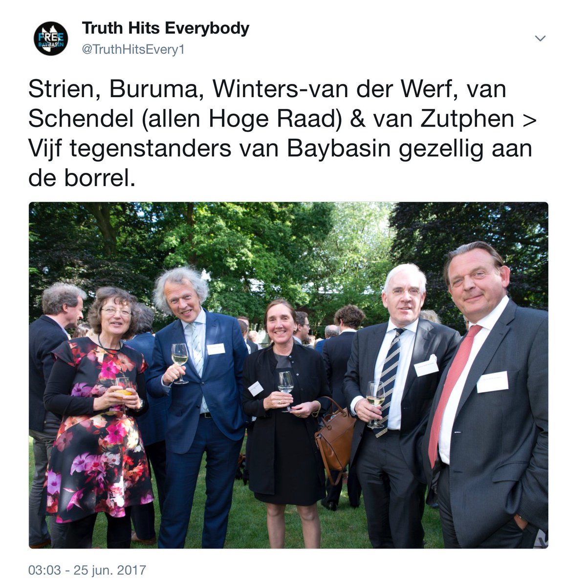 TruthHitsEvery1's tweet photo. Als je deze week op Het Plein gaat wandelen kan je getuige zijn van de kerstborrels van Justitie, Tweede Kamer en Hoge Raad.
Ga zelf maar eens kijken! Neem wel een spuugbakje mee.
#Demmink #Feteris https://t.co/MiAaqGIhE1