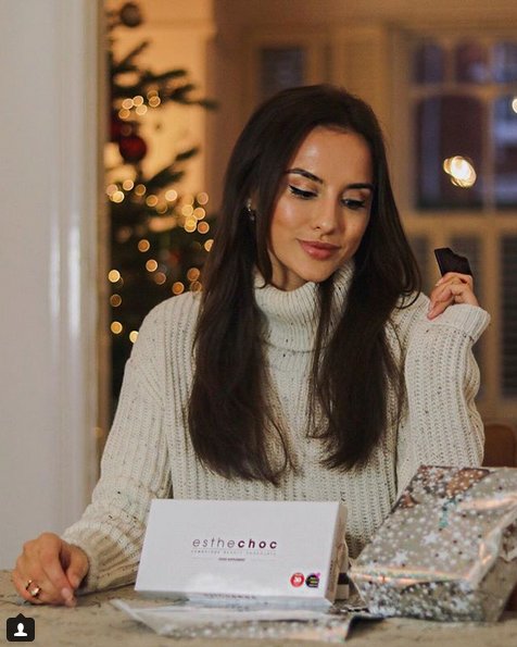 esthechoc's tweet photo. 😍@imLucyWatson: "chocolate for your skin? yes please!" 🍫🔜https://t.co/AGRIfFs6J6 https://t.co/PRVvAultRg