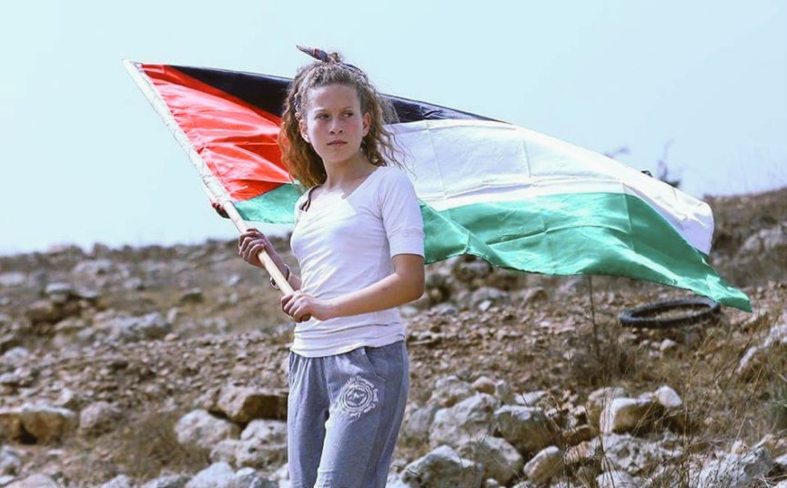 yaninasoviet's tweet photo. Ahed Tamimi, símbolo de la resistencia palestina desde muy pequeña, ha sido secuestrada por las fuerzas de ocupación israelíes. Tiene 16 años.

Pero tampoco lo verás en los medios. https://t.co/sA0QrPu3dy