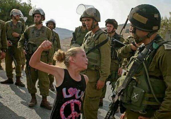 yaninasoviet's tweet photo. Ahed Tamimi, símbolo de la resistencia palestina desde muy pequeña, ha sido secuestrada por las fuerzas de ocupación israelíes. Tiene 16 años.

Pero tampoco lo verás en los medios. https://t.co/sA0QrPu3dy