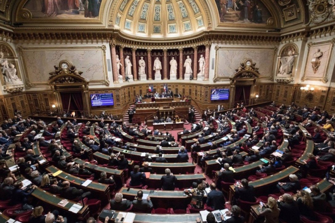 Senat's tweet photo. 🔔 Programmation des finances publiques 2018-2022 : le #Sénat a adopté le projet de loi en nouvelle lecture 👉 https://t.co/oPAH9DZEtR https://t.co/Hoqr9fL7Lm