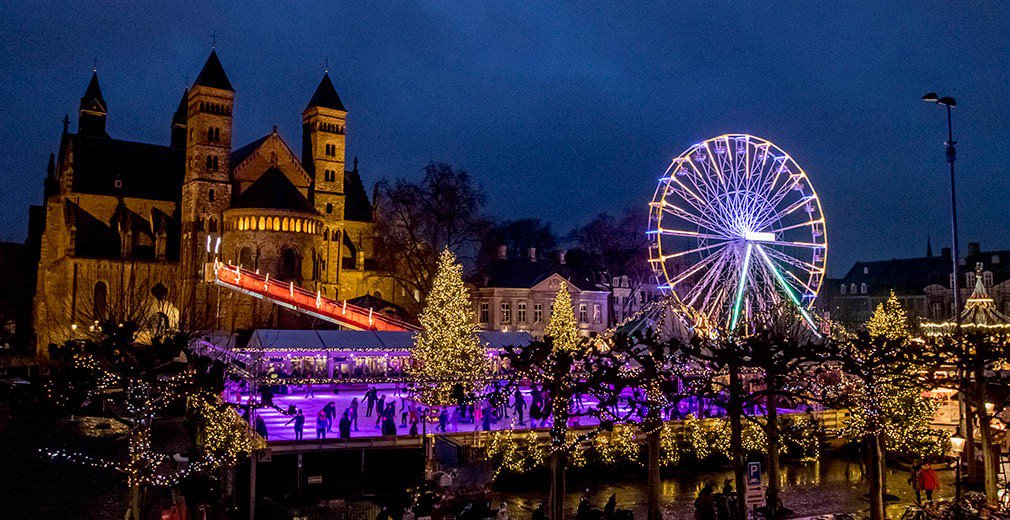 Met #kerst krijgt #Maastricht een extra magisch tintje! Bezoek de #kerstmarkt, schaats een rondje over de grote ijsbaan op het Vrijthof en bekijk de mooiste lichtjes vanuit het reuzenrad. Tot 1/1. bit.ly/2CLXIMM @visitmaastricht