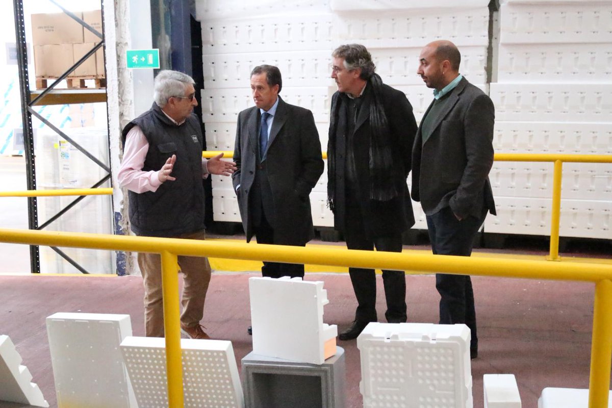 anape_eps's tweet photo. El alcalde de #Chiclana (Cadiz) visita las instalaciones de nuestro empresa asociada #Utilbox que además es Centro de #Reciclado #CentroEcoEPS https://t.co/VluNT0LNlh vía @andaluciainf #EPS #airpop #PoliestirenoExpandido #AislamientoTérmico #CajasEPS https://t.co/iBEi7ymt3d