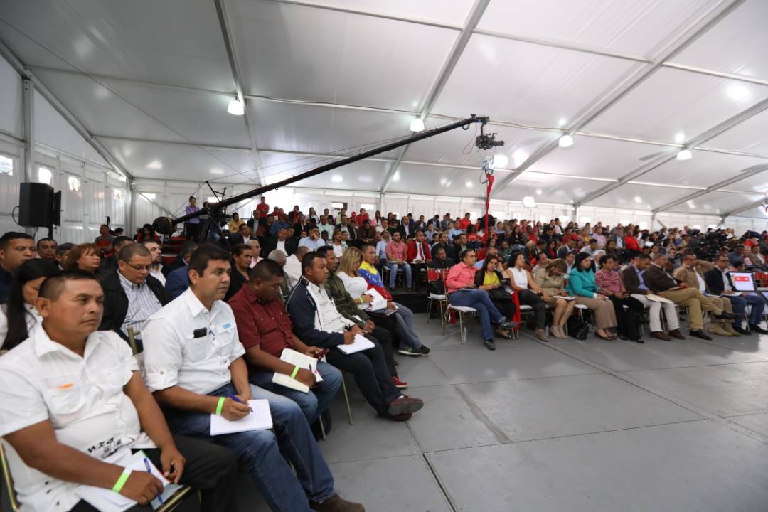 gestionperfecta's tweet photo. #FelizMiercoles Excelente experiencia nos llevamos del Taller de Planificación Estratégica del Sistema de Gobierno Territorial con alcaldes y alcaldesas. Máxima eficiencia en la gestión! Todas y todos alineados junto a nuestro Pdte. @NicolasMaduro https://t.co/Q57l5rqJAL