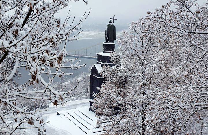 welcome2ukr's tweet photo. #Winter #fairytale in #Kyiv🎅🎄☃️❄️ Welcome to Ukraine!💙💛
#Ukraine #Ukrainian #welcometoukraine #cometoukraine #enjoyukraine #christmas #winterinukraine #ukrainianwinter #winterinkyiv https://t.co/QnhKjqvGUz