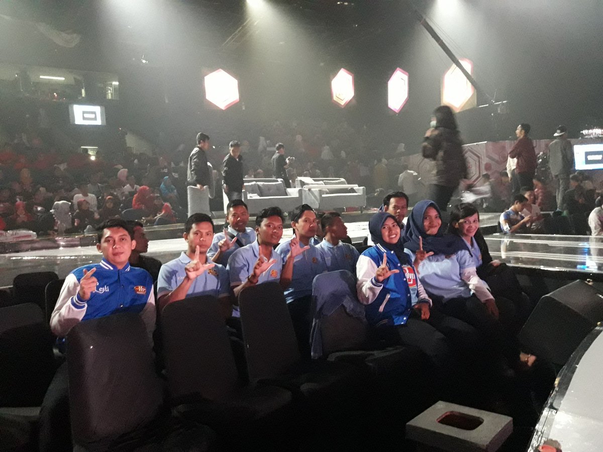 Semangat pasukan biru buat malam ini. semoga lancar dan sukses acara malam ini ya <a href="/Lesti_Jenong_DA/">Lestykejora</a> ....
#LESTISocmedDAA3 Semangat
