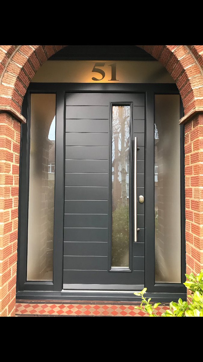 AGW_LTD's tweet photo. Our first (of hopefully many) @SynsealTweet #Masterdor with bespoke glass in top light.#Oxfordshire #Oxford #Entrancedoors. https://t.co/Vq1LlIzTsh