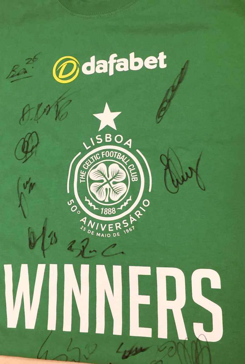 🎅🎄⎮The countdown to Christmas⎮Today we're giving away 2️⃣ signed <a href="/Dafabet/">Dafabet</a> Winners t-shirts as worn by the @celticfc players in this years Scottish League Cup Final. For your chance to WIN Follow <a href="/Dafabet/">Dafabet</a> and RT this post. 🔞+ T&amp;Cs apply: dafa.io/celticxmascoun…