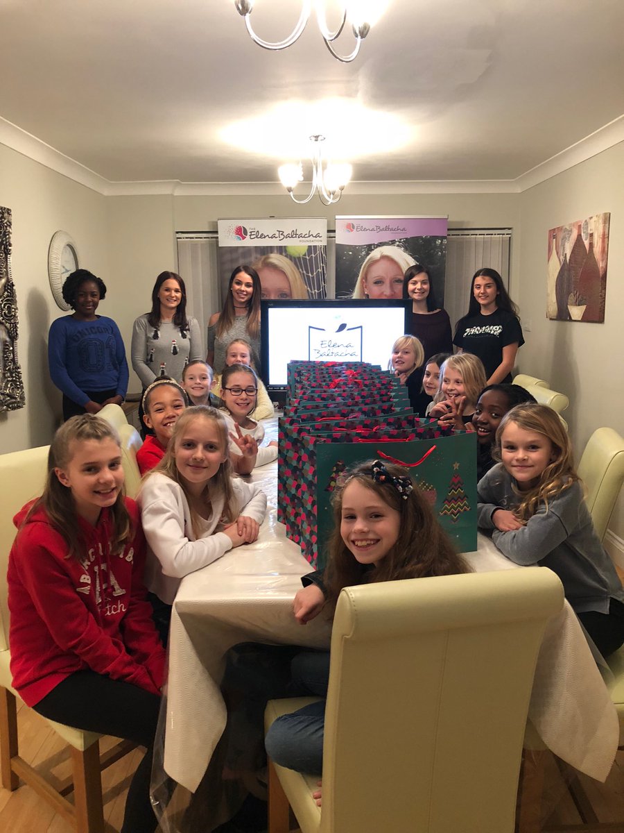 AMSTennis_Int's tweet photo. What a fantastic @JudyMurray Foundation “Gift Evening” An amazing opportunity for all the players, female coaches such as @Coach_EmilyW parents and foundation mentor @LeoniWaghorn to spend time together. A great pre-event to the amazing 2018 programme launch with the @WTA 🎾 https://t.co/l6r0ksikPD