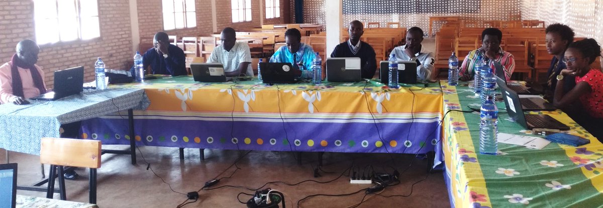 apfb_bdi's tweet image. #Burundi #Bujumbura  Un atelier de rapportage de l&apos;équipe #JointProgram du pgm #Menyumenyeshe de l&apos;@apfb_bdi se déroule à #Ijenda
Objectif:Évaluer les réalisations effectuées au cours de l&apos;an2017  pour relever les défis des #jeunes en matière de #santé #sexuelle #reproductice