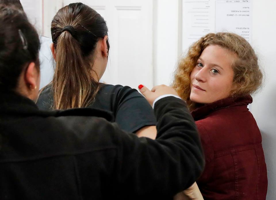QudsNen's tweet photo. A smile of a Palestinian fighter! Ahed Tamimi in the Israeli military court shortly ago .. Her detention was extended to 10 days. https://t.co/e5Z8XgJEMf