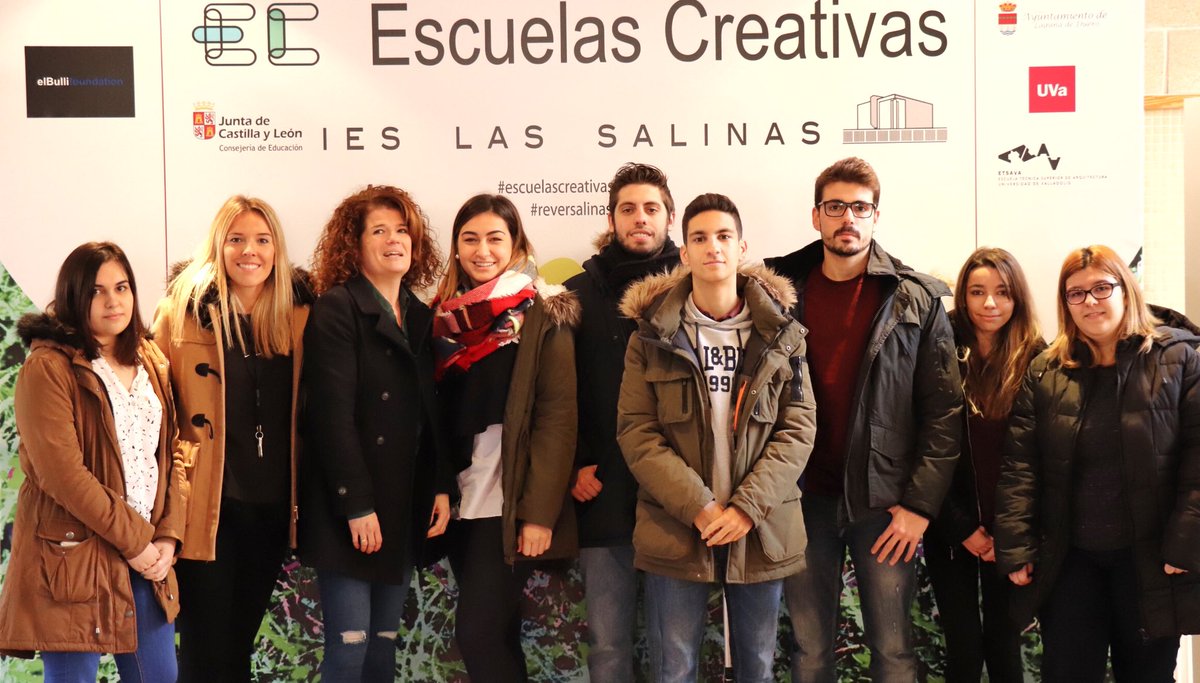Nuestro equipo de Community Manager siempre a la caza de cualquier noticia que tenga que ver con #REVER Gracias <a href="/almugall/">Almudena Gallego</a> por  la coordinación de los alumnos. Pareces una alumnas más...jjjjj!