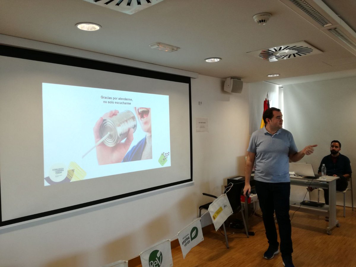emprendeverde's tweet photo. "Es importante tener en cuenta varios criterios de sostenibilidad para realizar  compra verde" vía @Pedro_Turro en #ComunicayCompraVerde. https://t.co/RvR7wAT13i