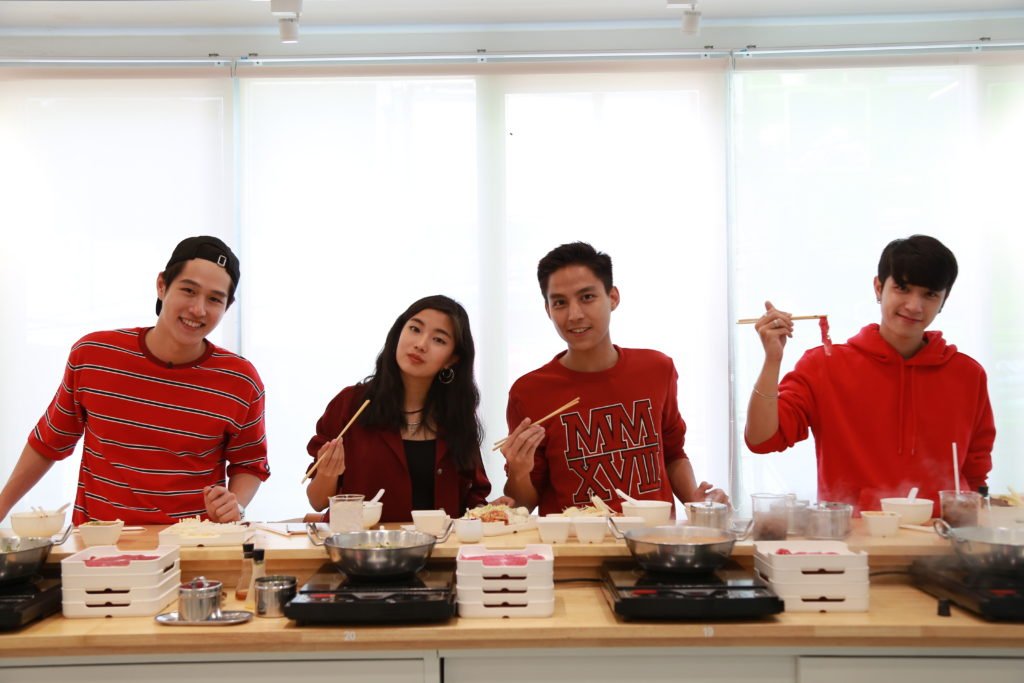 entknews's tweet photo. “แก๊งโตแล้ว” พาทดลองความอร่อย ณ ร้าน ชาบู แล็ป Shabu Lab - https://t.co/8eHK7krp5l #entknews https://t.co/K2EMY27sBR