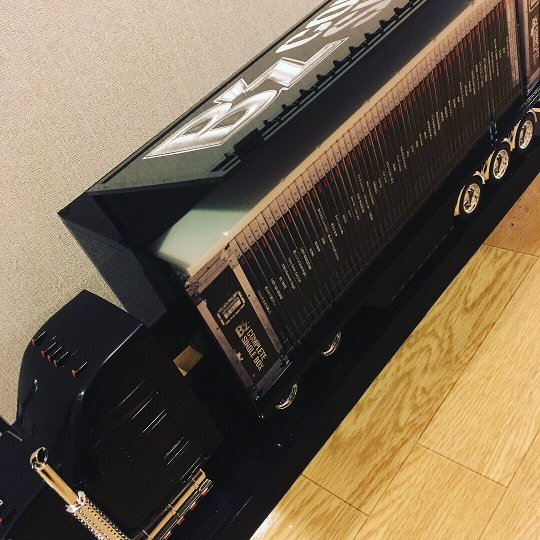 MAE_RAN514_TAK's tweet photo. #BzCOMPLETESINGLEBOX
#TrailerEdition
#シリアルナンバー8510
買ったのええけど
デケー(´Д` )オモー(´Д` )💦
どえらい値段(´Д` ) https://t.co/TjXMbZmvqL