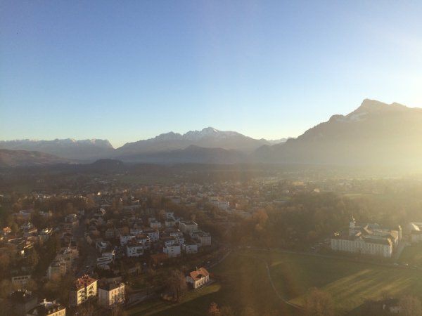 viajenoblog's tweet photo. O castelo também serve como um mirante magnífico para contemplar todo o esplendedor dos Alpes. #salzburg #austria #hohensalzburg #alpes #europa #mochilao #mochilando #eurotrip #travelblog #viajenoblog https://t.co/3qSL2n28MR