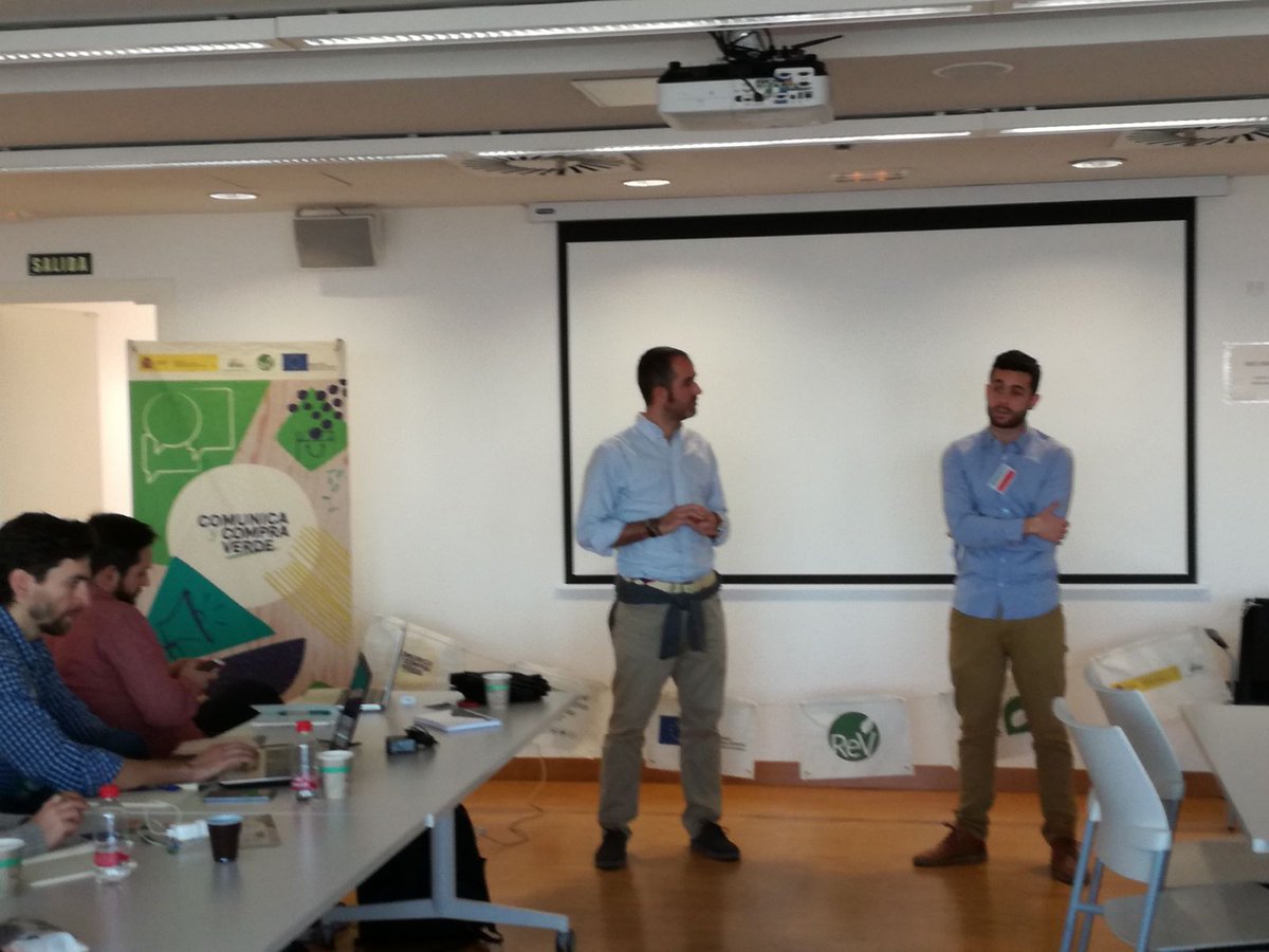 emprendeverde's tweet photo. Agustín Valentín Gamazo nos cuenta cómo realizan la comunicación y marketing en su proyecto verde @envirooES. #ComunicayCompraVerde https://t.co/DRskjB2hVD
