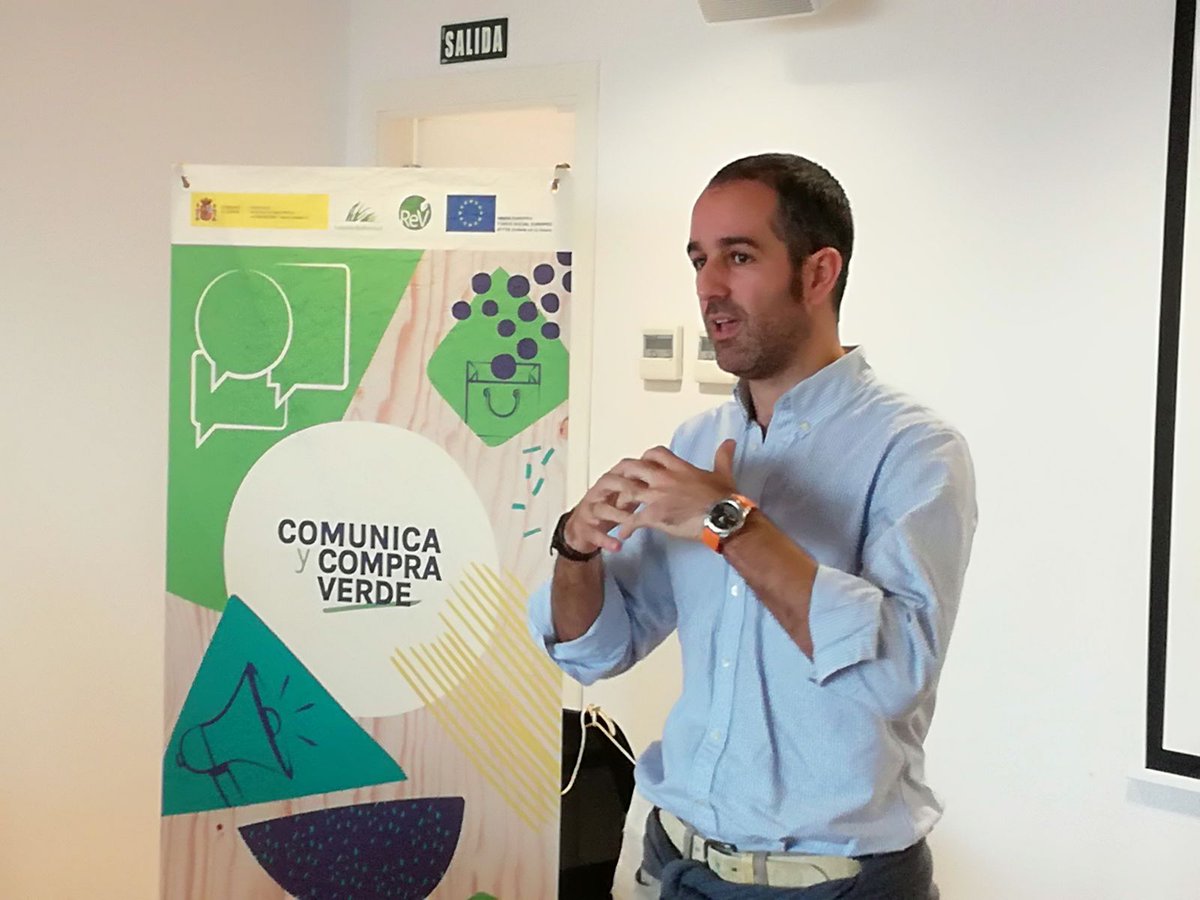 emprendeverde's tweet photo. Agustín Valentín Gamazo nos cuenta cómo realizan la comunicación y marketing en su proyecto verde @envirooES. #ComunicayCompraVerde https://t.co/DRskjB2hVD