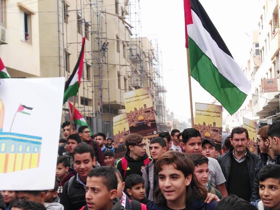 مسيرات حاشدة في مخيم نهر البارد بلبنان اليوم نصرةً لمدينة القدس المحتلة.
#انتفاضة_العاصمة