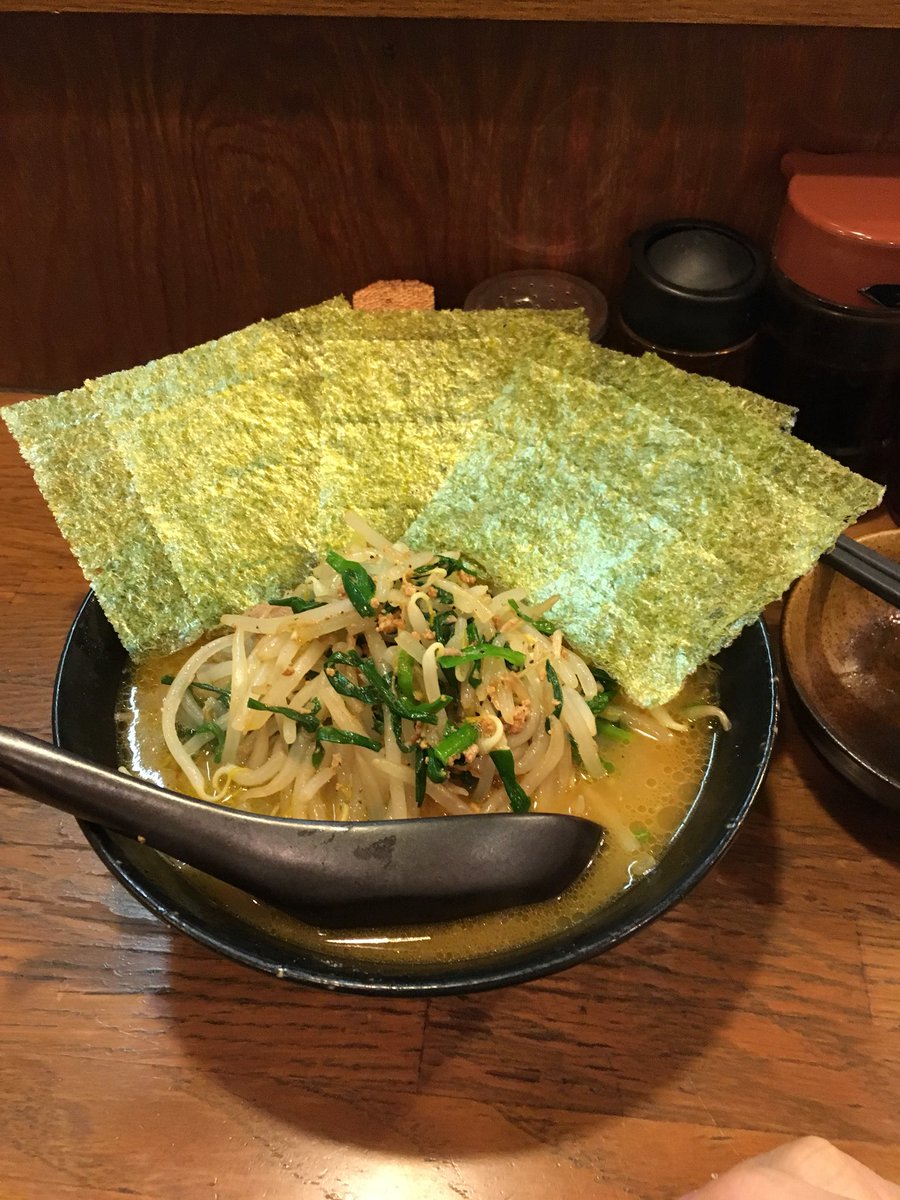 55tazy's tweet photo. 夕食は #川崎 #チネチッタ 近くの #ちくらっぽ にて。
ニラもやしラーメン ハーフサイズ 750円。#ビール はつまみ付で400円。今年129杯目の #ラーメン

my 129th #ramen I had this year is topped with fried bean sprouts n chinese chives.

#noodles
#拉麺
#拉面
#beer https://t.co/bsgFrFJASc