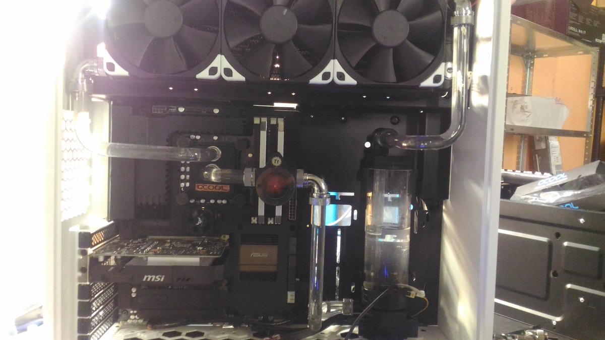 G33Kvalence's tweet photo. #watercooling #inwin303 #froidpolaire @InWin https://t.co/6ntgjzzodX
