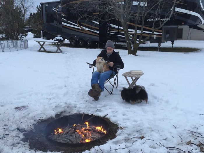 GreatEscapeRV's tweet photo. By this time of year, most people have winterized their RV and tucked them away in hibernation. Another alternative is that they are down south, RVing by a beautiful beach with a beer in their hand, not to be seen... (more:https://t.co/SHkbmORex1) https://t.co/NWmwSSW08p