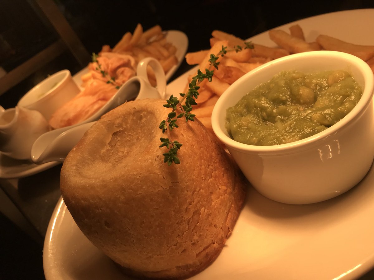 TheBlueBell's tweet photo. Whether your about to go out and do some last minute #shopping or coming back from the shops.........come and warm your self by our #fireand grab a bite to eat with us @TheBlueBell #Monton and have a relaxed time either before or after the shops https://t.co/7IFUV09XGe