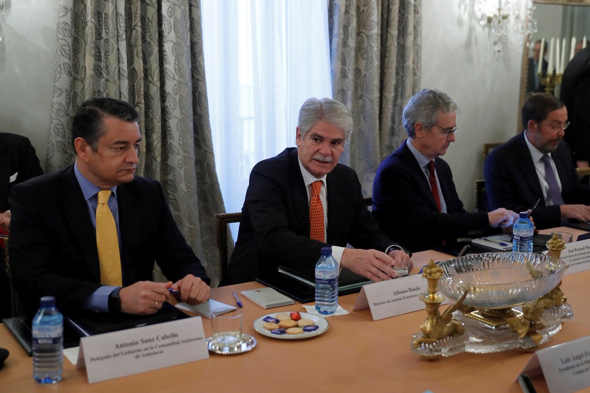 En la reunión con los alcaldes y las autoridades del Campo de Gibraltar, he informado del proceso de negociación #Brexit. Tenemos voluntad decidida de que el estatus transitorio y futuro de los trabajadores transfronterizos sea el mejor posible