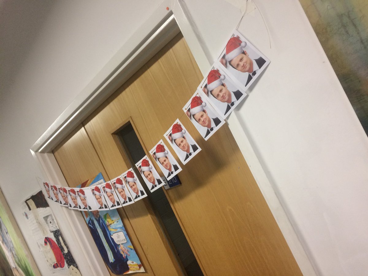 DillonSupreme97's tweet photo. @antanddec what do you think of our colleges “DECorations”??? 😂😂 https://t.co/hiE9GObJlf