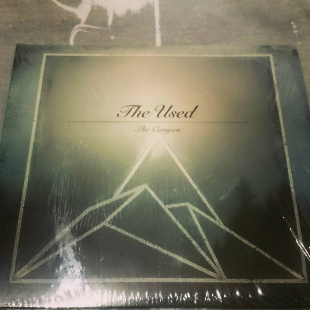 lecorbushaine's tweet photo. Got my own copy of #thecanyon by @WeAreTheUsed . Waited for months to have it delivered here in Manila. Hope you guys can have a tour here next year, please? 😀 #theused #bertmccracken #jephhoward #danwhitesides #justinshekoski #music #merch #merchnow #goodmusic #collection https://t.co/liyKgTl84Q