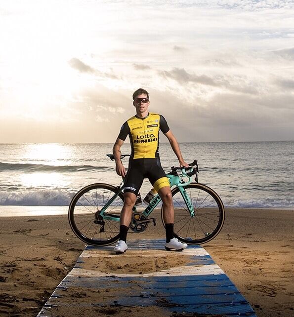 EddyBouwmans's tweet photo. Het team @LottoJumbo_road is klaar voor het nieuwe seizoen. Wanneer boek jij een arrangement met de #Hospitality crew en beleef jij de koers 2.0 #BUCKETLIST @Lotto_NL @JumboSupermarkt @brandloyalty @ShimanoROAD @BianchiBenelux @VifitSport https://t.co/DN9F9klR0B