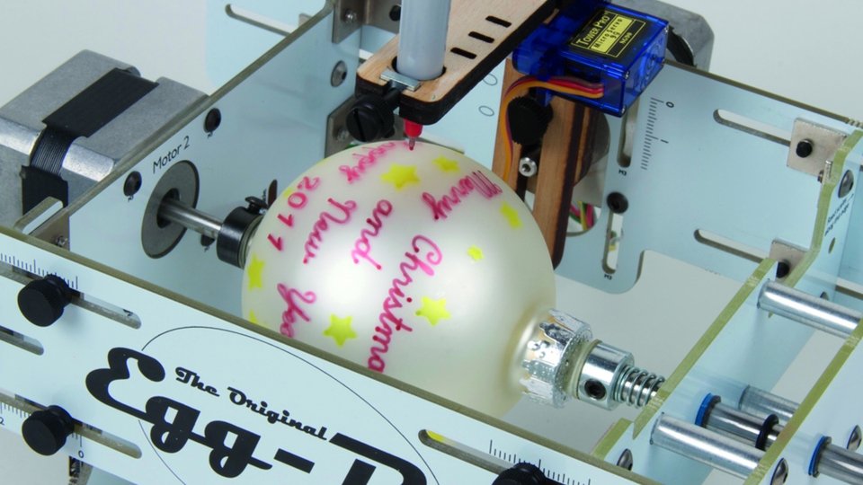 Vaandaag gaan wij in het elab @BibliothekenMG kerstballen versieren met een kerstbal teken robot.