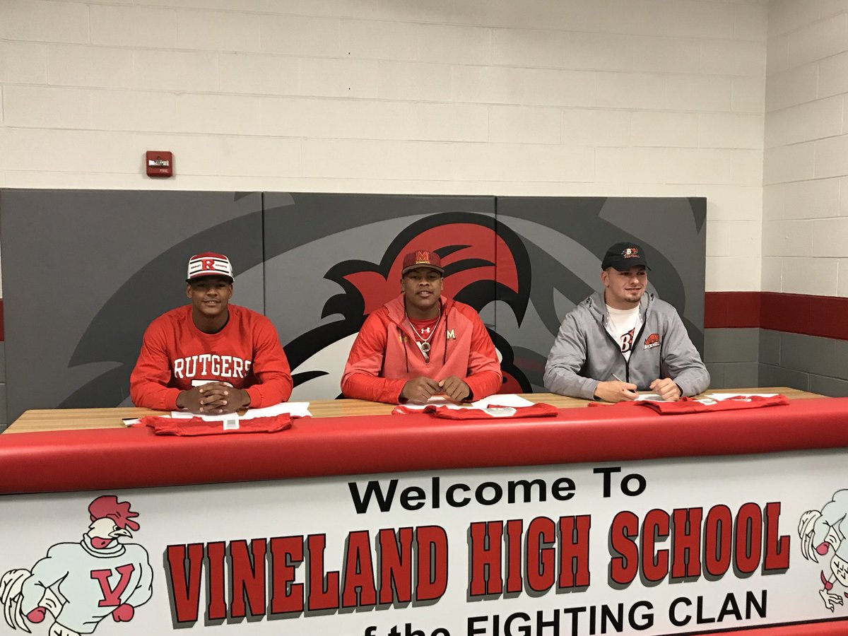 VinelandFB's tweet photo. Signed sealed and delivered. @RFootball @TerpsFootball  @Bucknell_FB https://t.co/NYZk5Y9rm0