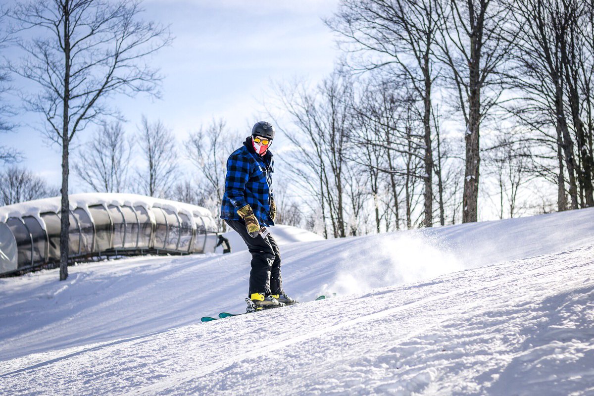 Take advantage of the best rates of the season until Christmas Eve. 50% off lift, rentals and lessons! Looking for the perfect gift... #SirSams gift certificates are sure to be received with a smile! #wevegotyoucovered #ski #snowboard #MyHaliburtonHighlands #ComeWander