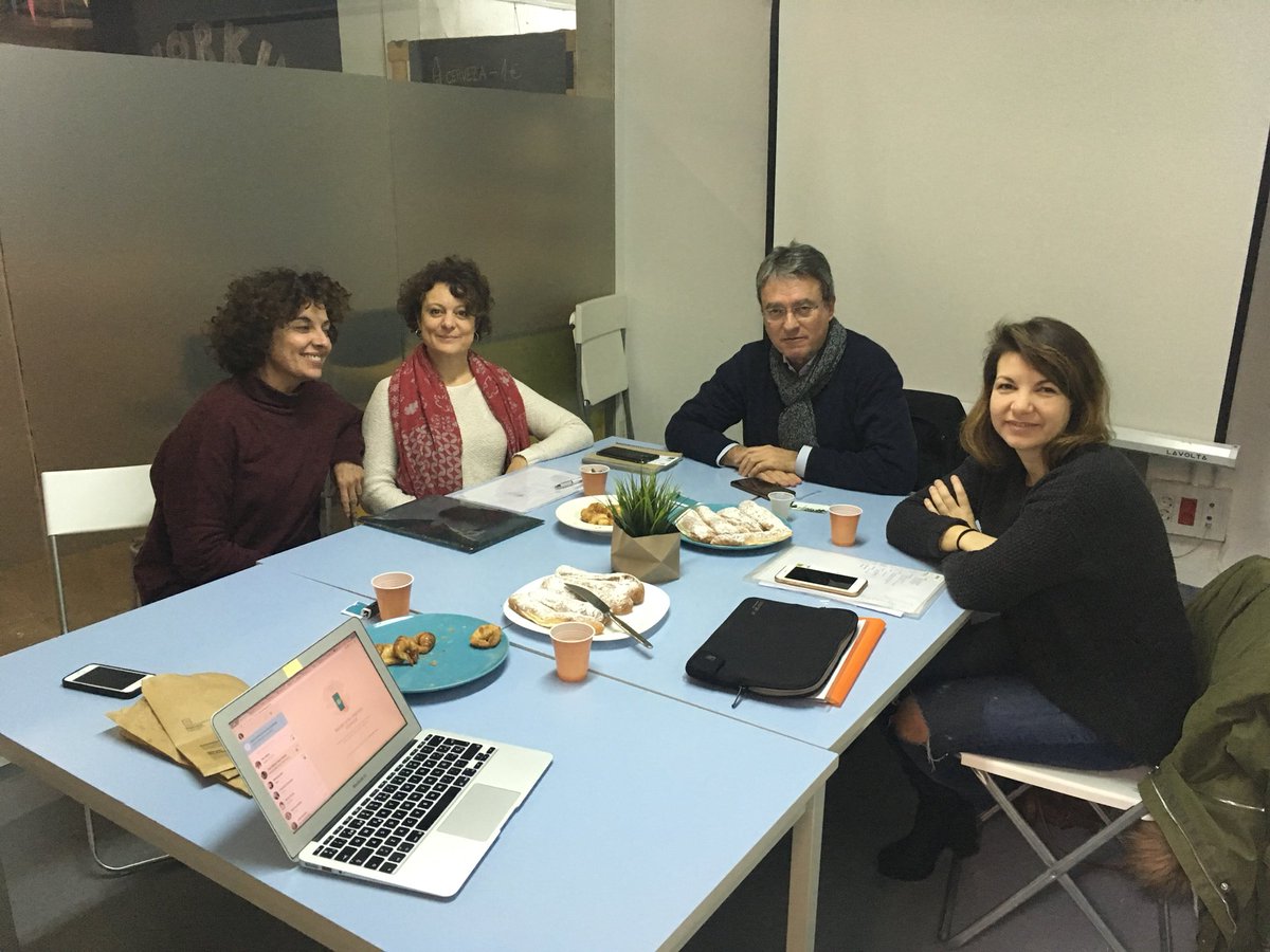 MauriliaNet's tweet photo. Reunió de treball i avaluació de la feina feta! Un 10 en professionalitat, implicació i carinyo posat en el projecte. Amb equips així és un luxe treballar. #consulting #ciutatvella @Nuriaponce @francescgonzalz @VPlatas https://t.co/VG04tDsP6r