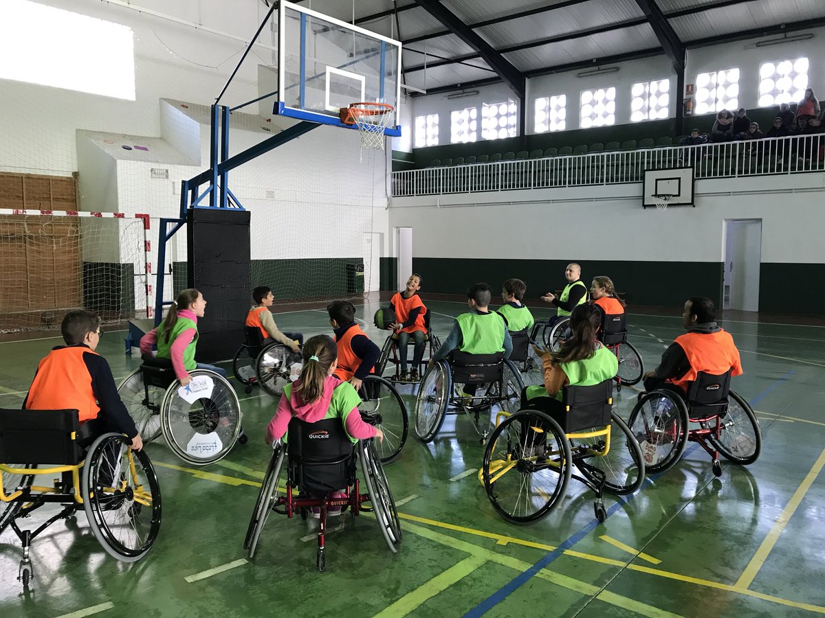 LaSalleInca's tweet photo. 5è-6è hem tengut la sort de rebre la visita de DISCAESPORT! Gran xerrada i mostra de valors: esforç, superació...1000Gràcies @DiscaEsports https://t.co/2LP8RHNZra