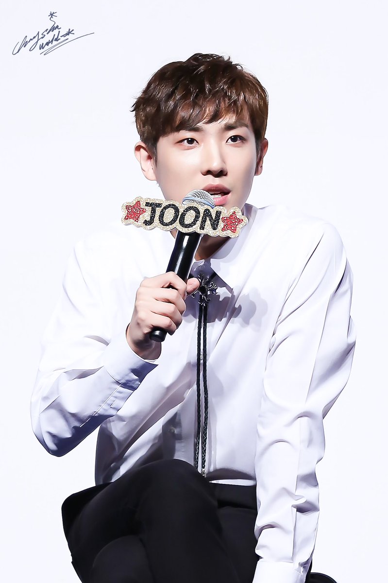ChangSunWorld's tweet photo. 【D-580】 170930 #이준 서울 팬미팅 The Present🎁
❤️💛💚💙💜
#이준 #이창선 https://t.co/rwhkEMPUO0