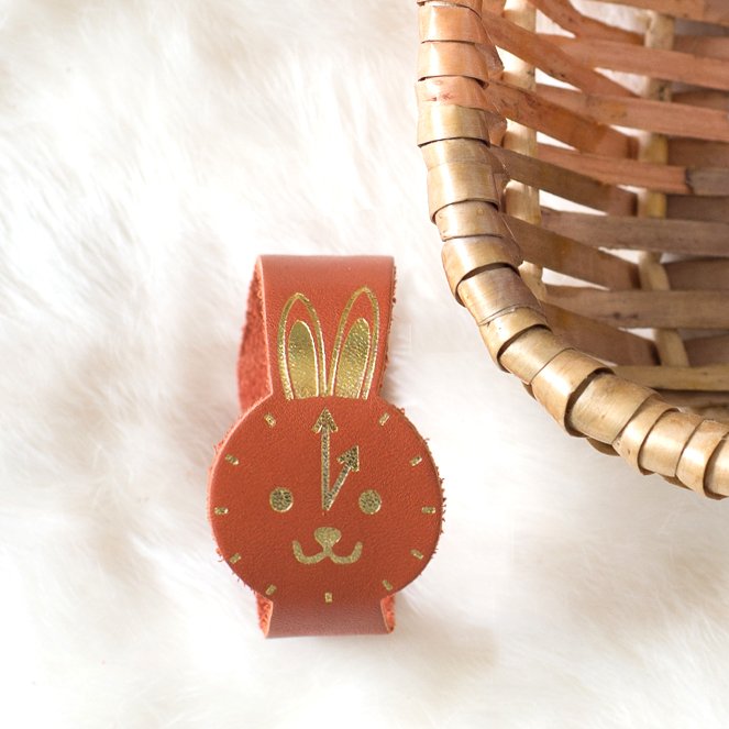 AnneOAngla's tweet photo. REVUE DE PRESSE  - Bracelet Montre Lapin 🐰⌚️ #Barnabeaimelecafe 
@MilK_magazine
#madeinFrance #accessoires #Leathergoods #toulouse #frenchbrand #presse #petitprix #rp #ChristmasIsComing #giftideas #cuir https://t.co/rxbzOK7d6i
