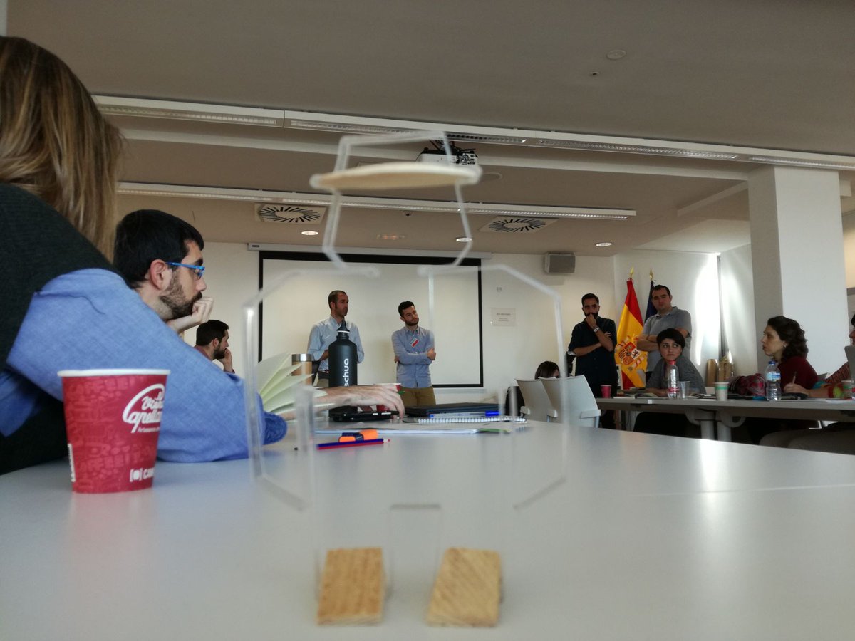 emprendeverde's tweet photo. Un lujazo el poder escuchar los consejos sobre comunicación de  emprendedores verdes como @Corkup_official y @envirooES en #ComunicayCompraVerde. https://t.co/2OyWRRZa0y