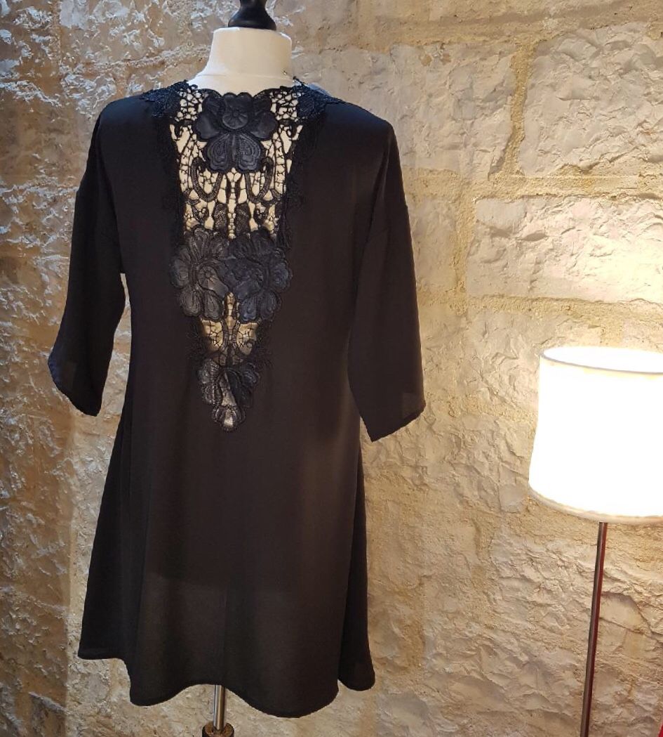 Pour être la plus belle les soirs de fêtes ✨ Adoptez le chic à la française avec la robe Melle Gloria de la collection glam 31 <a href="/ValentineAndCo1/">Valentine And Co</a>  !
Aux <a href="/DocksVillage/">Les Docks Village</a> de #Marseille